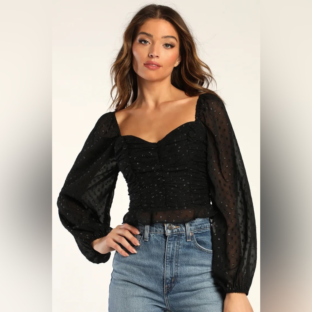 Black ruched long sleeve Lulu’s crop top.